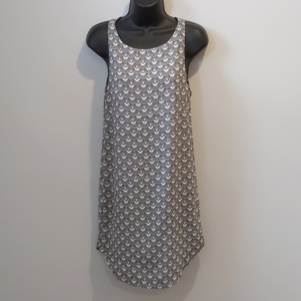 3/$30 H&M sleveless shell print shift dress sz 2
